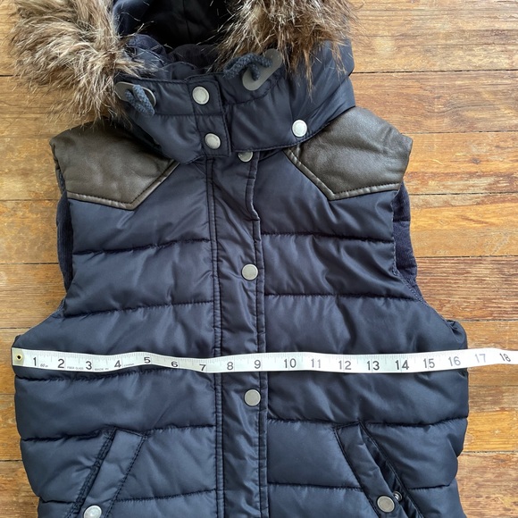 Navy puffer vest - Picture 11 of 14